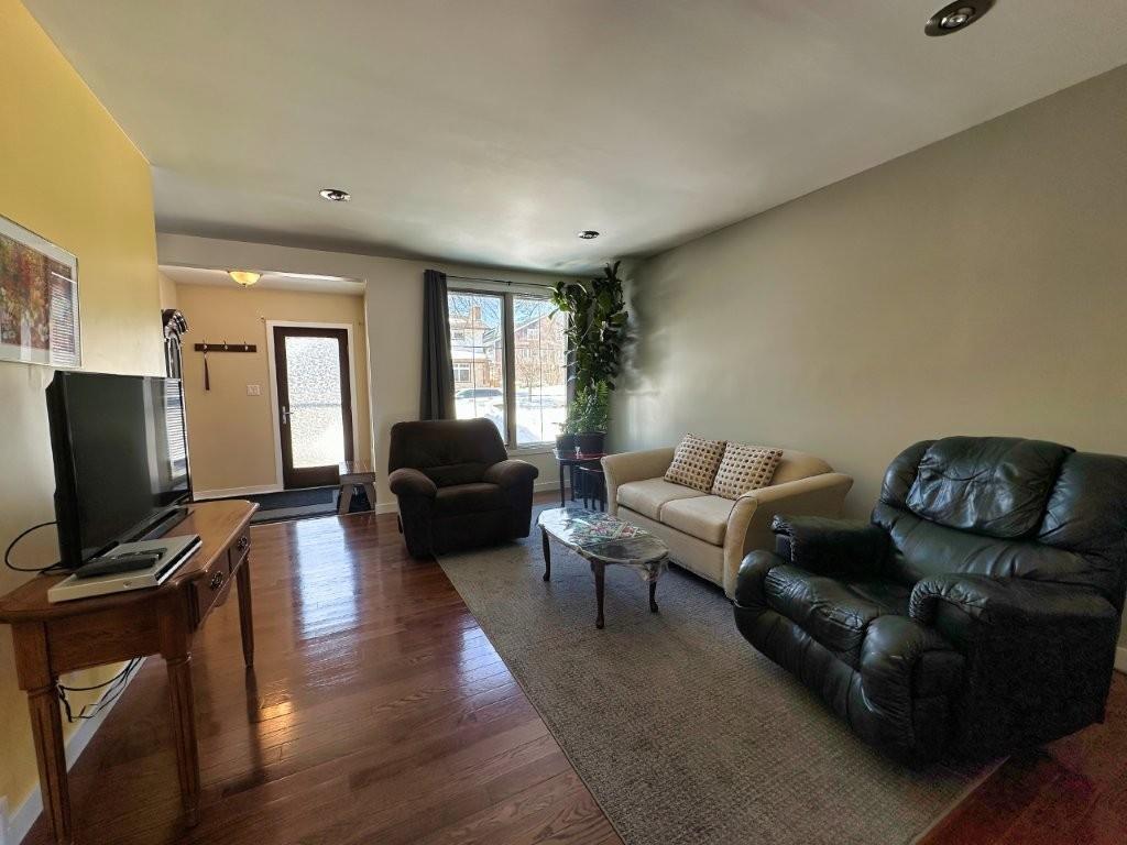 77 Prospect Ave, Thunder Bay, ON - Indoor Photo Showing Living Room