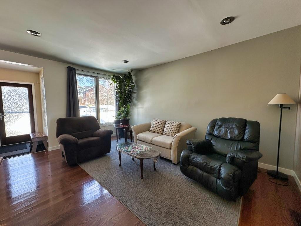 77 Prospect Ave, Thunder Bay, ON - Indoor Photo Showing Living Room