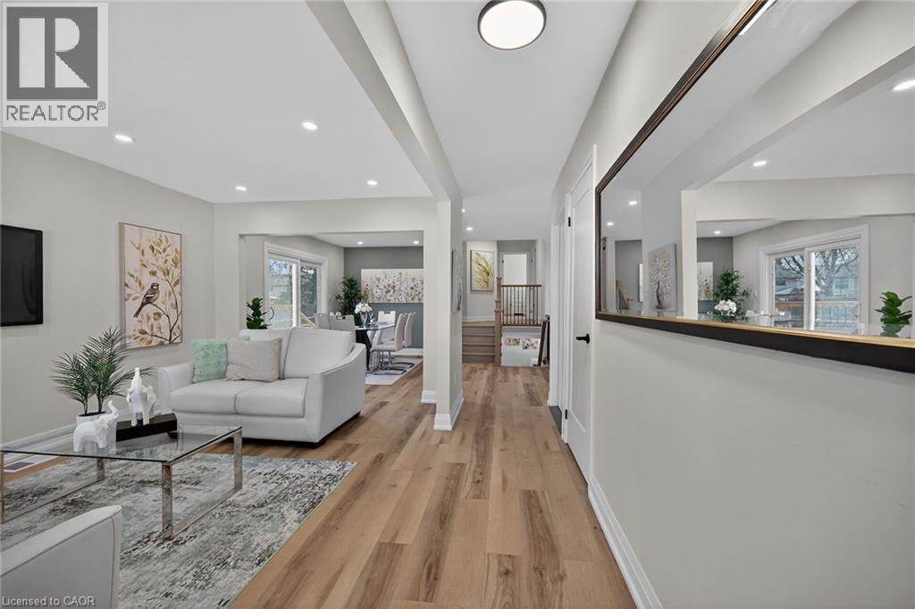 315 Morrison Drive, Caledonia, ON - Indoor Photo Showing Living Room