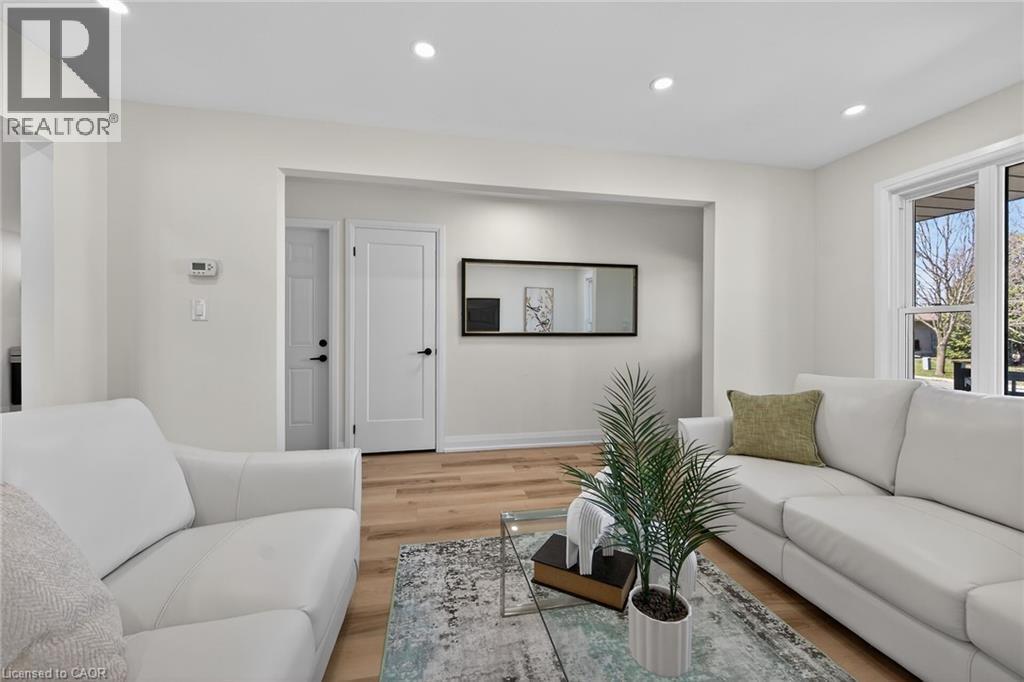 315 Morrison Drive, Caledonia, ON - Indoor Photo Showing Living Room