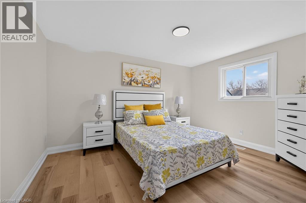 315 Morrison Drive, Caledonia, ON - Indoor Photo Showing Bedroom