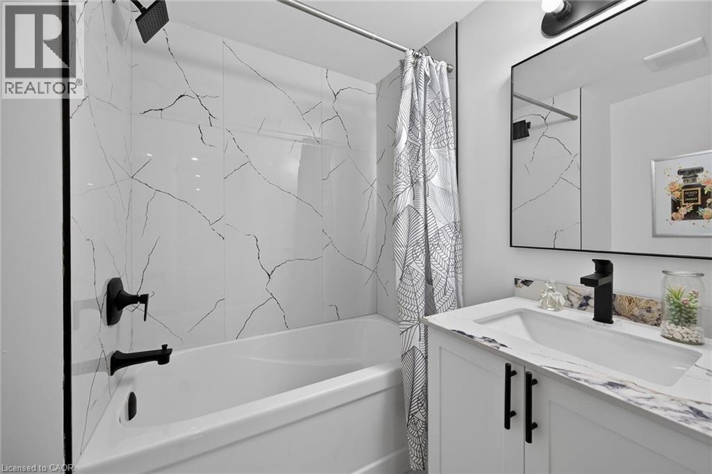 315 Morrison Drive, Caledonia, ON - Indoor Photo Showing Bathroom