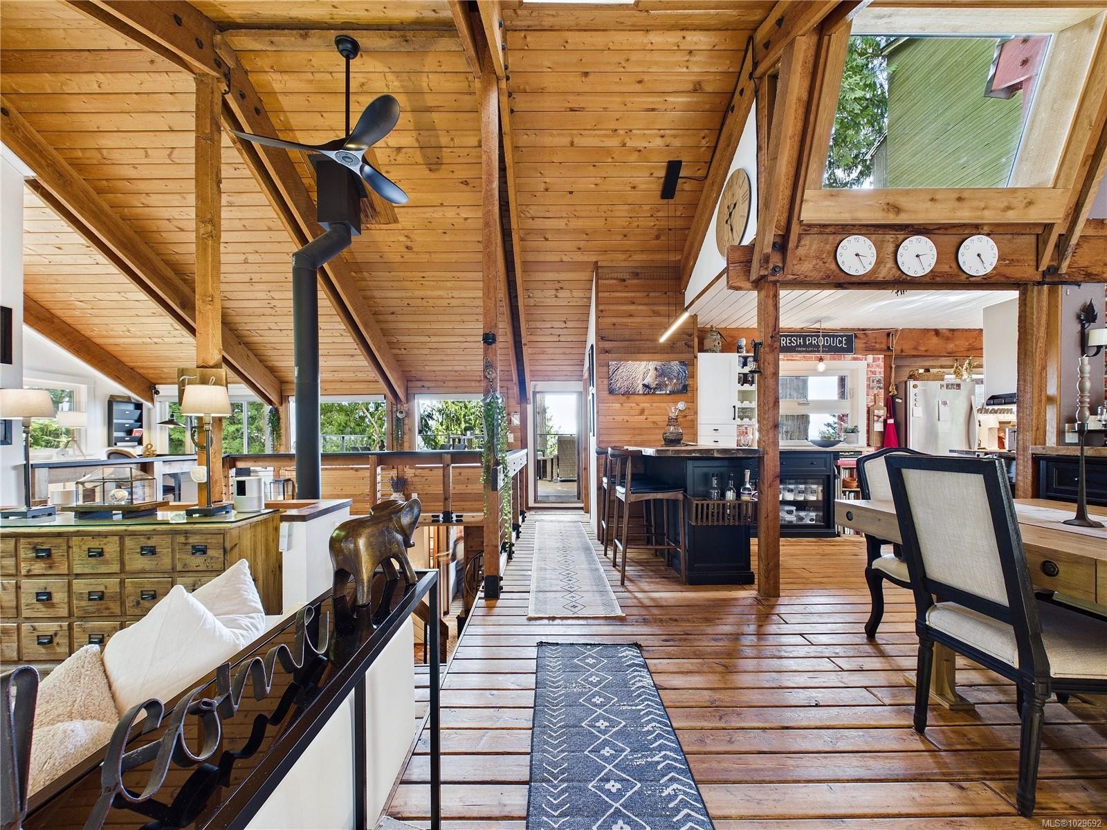 182 Devine Dr, Salt Spring, BC - Indoor