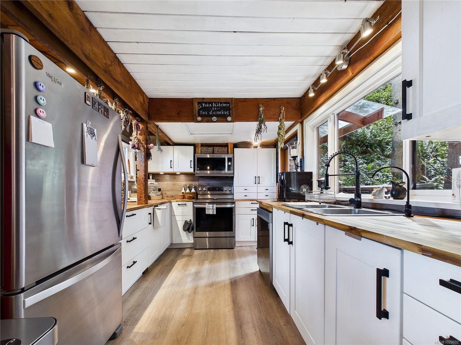 182 Devine Dr, Salt Spring, BC - Indoor Photo Showing Kitchen With Double Sink