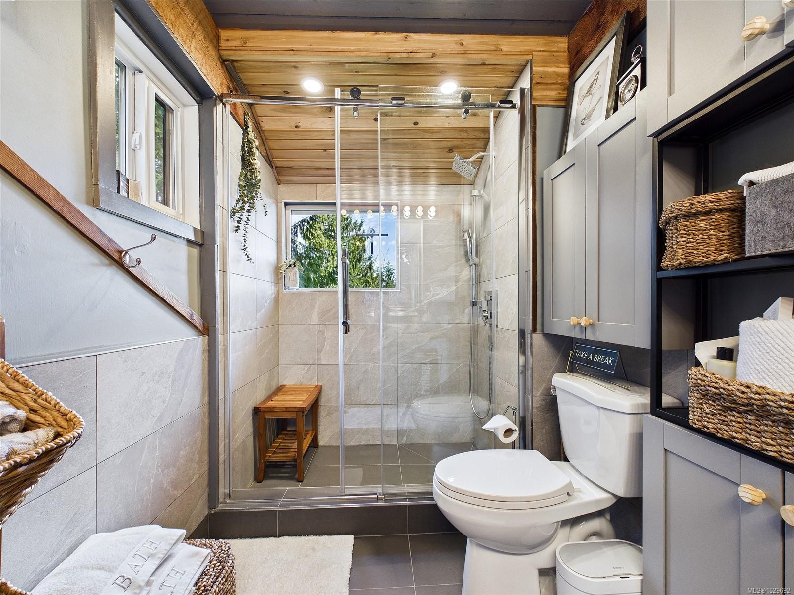182 Devine Dr, Salt Spring, BC - Indoor Photo Showing Bathroom