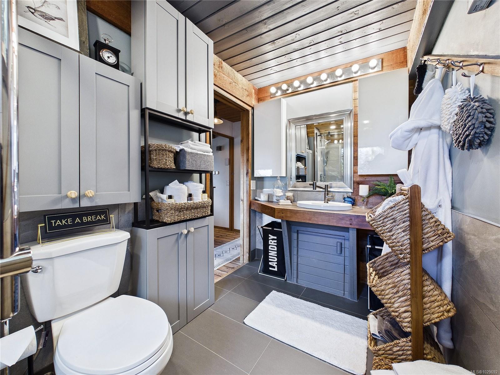 182 Devine Dr, Salt Spring, BC - Indoor Photo Showing Bathroom