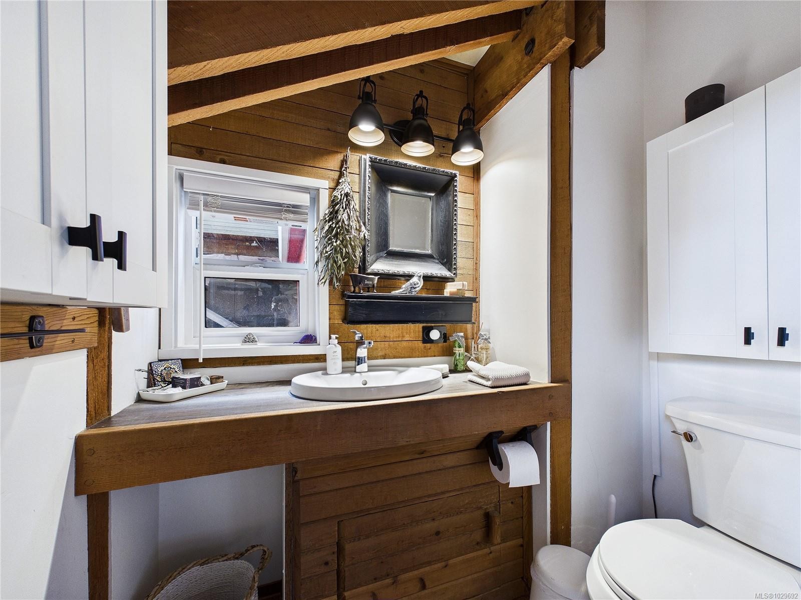 182 Devine Dr, Salt Spring, BC - Indoor Photo Showing Bathroom