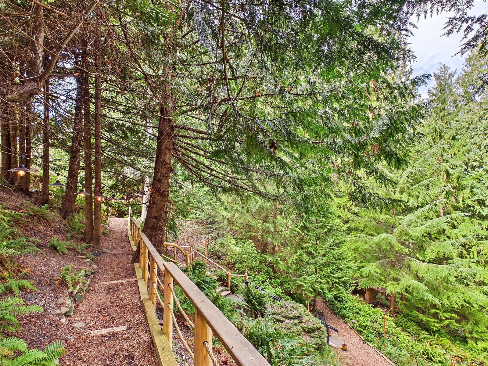 182 Devine Dr, Salt Spring, BC - Outdoor