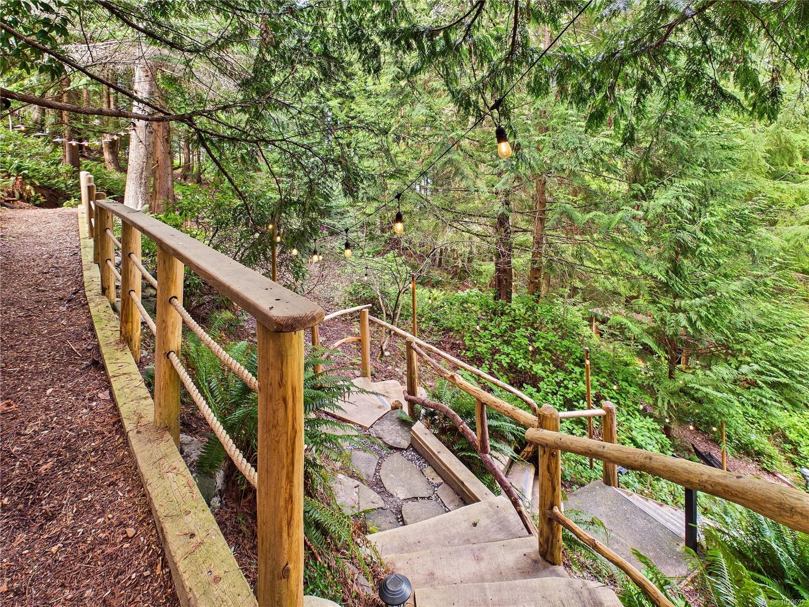 182 Devine Dr, Salt Spring, BC - Outdoor