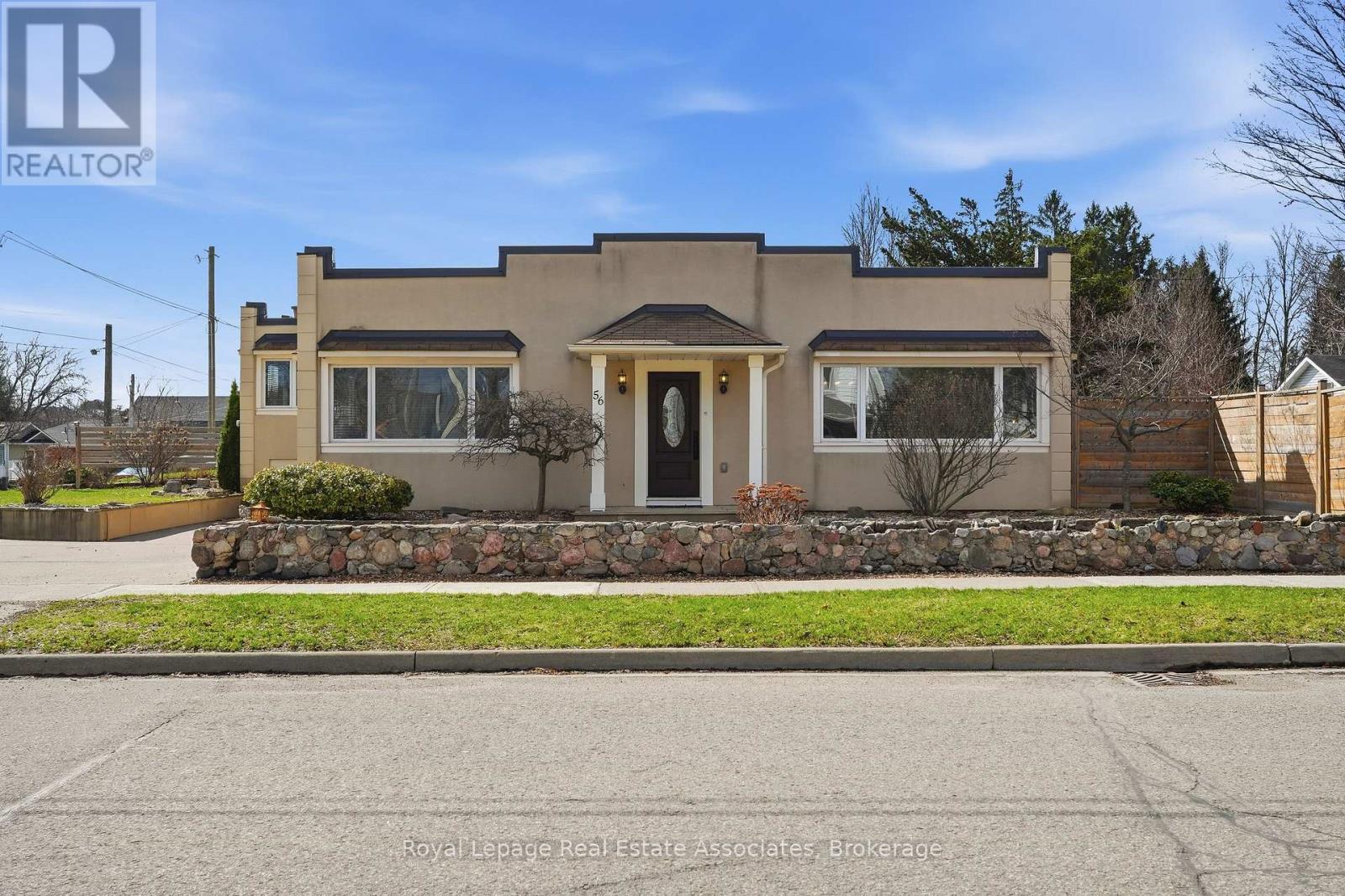 56 King Street, Halton Hills, ON - Outdoor