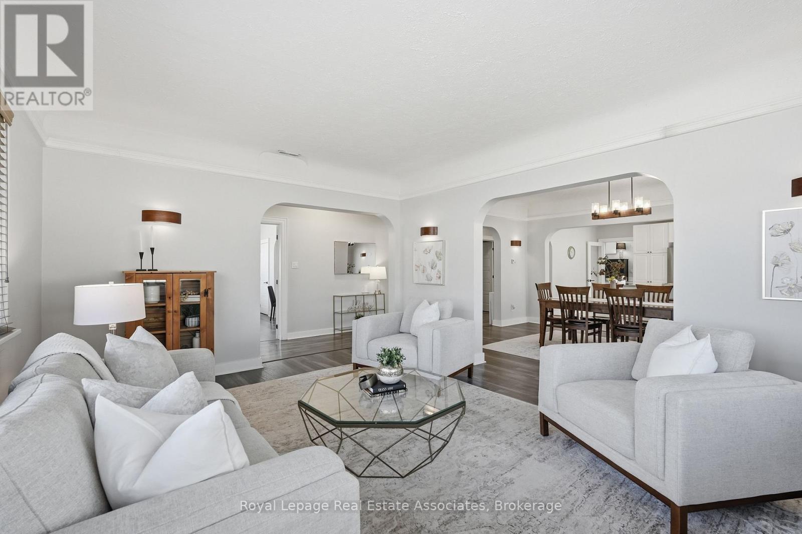 56 King Street, Halton Hills, ON - Indoor Photo Showing Living Room