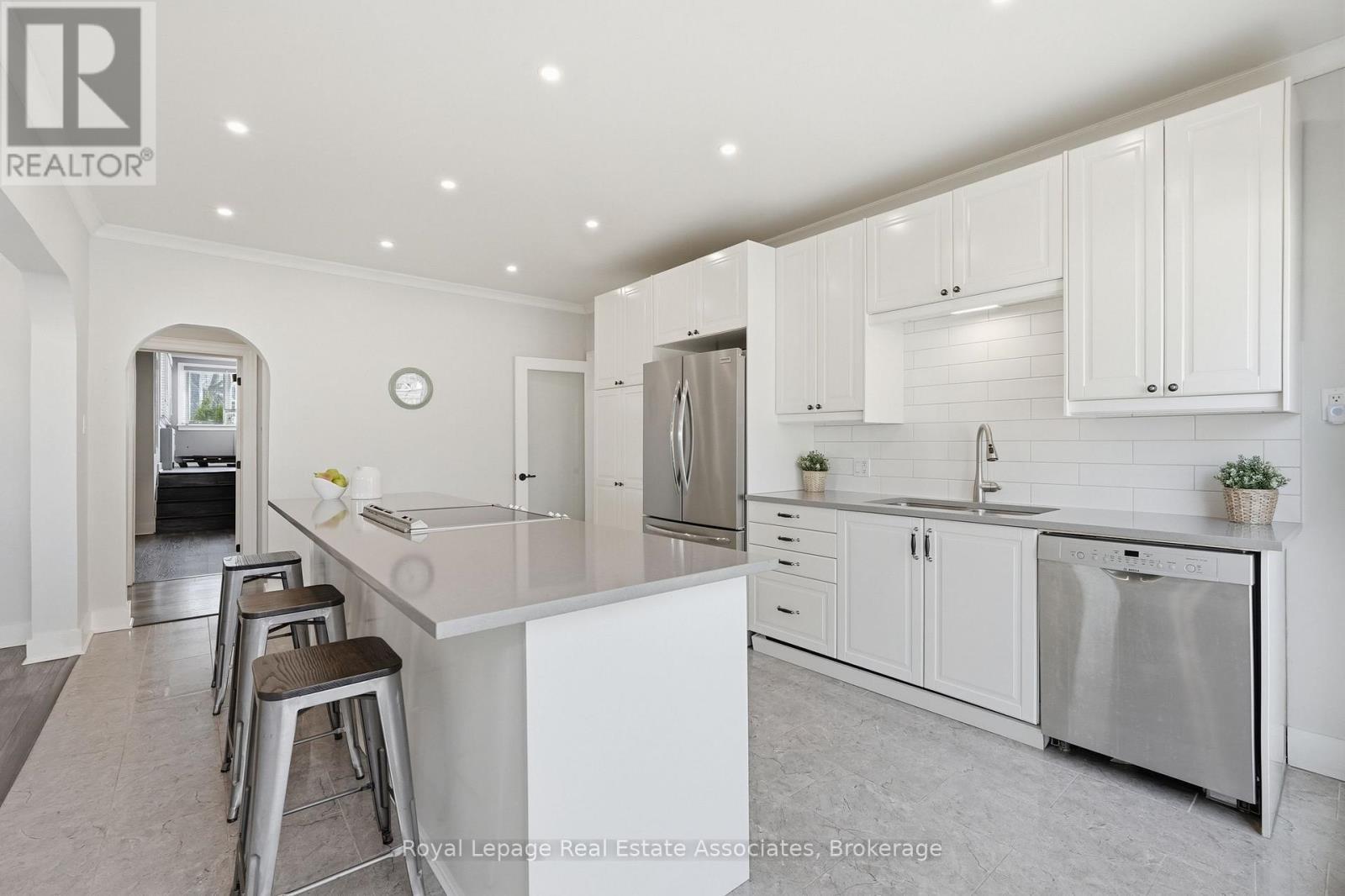 56 King Street, Halton Hills, ON - Indoor Photo Showing Kitchen With Stainless Steel Kitchen With Upgraded Kitchen