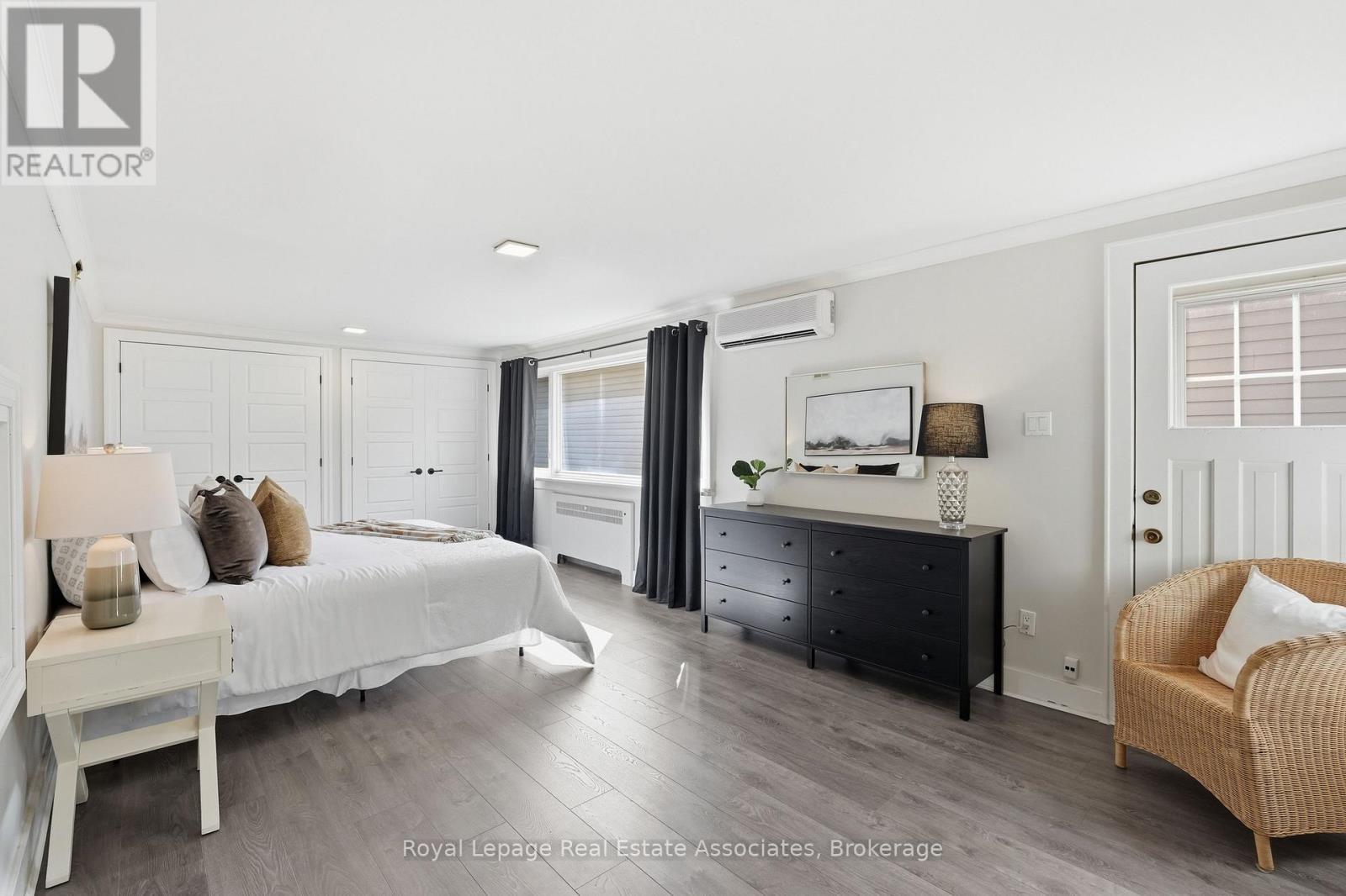 56 King Street, Halton Hills, ON - Indoor Photo Showing Bedroom