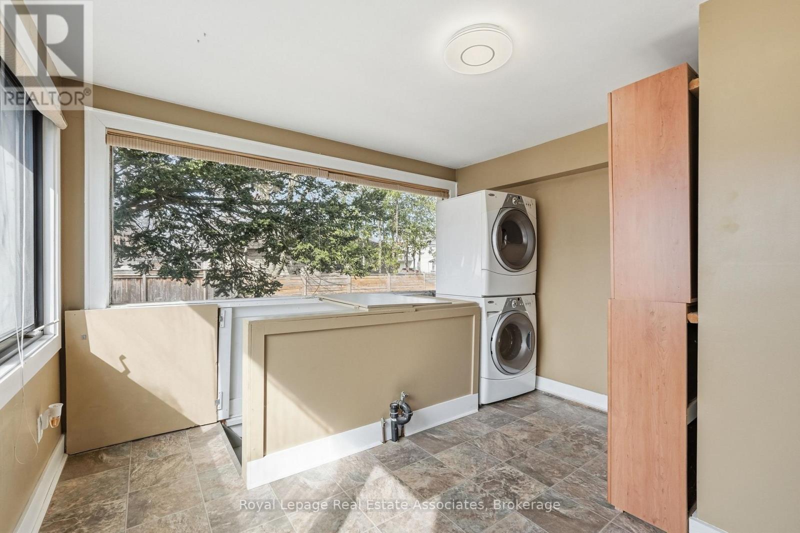 56 King Street, Halton Hills, ON - Indoor Photo Showing Laundry Room