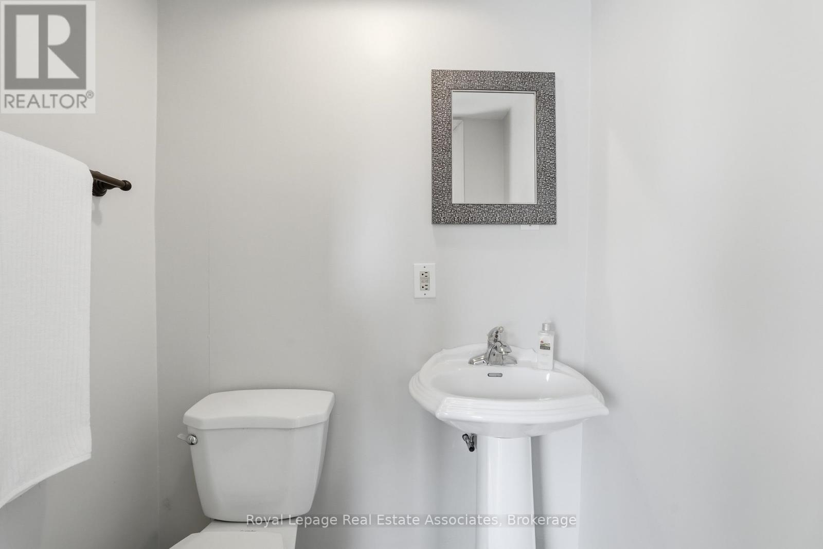 56 King Street, Halton Hills, ON - Indoor Photo Showing Bathroom