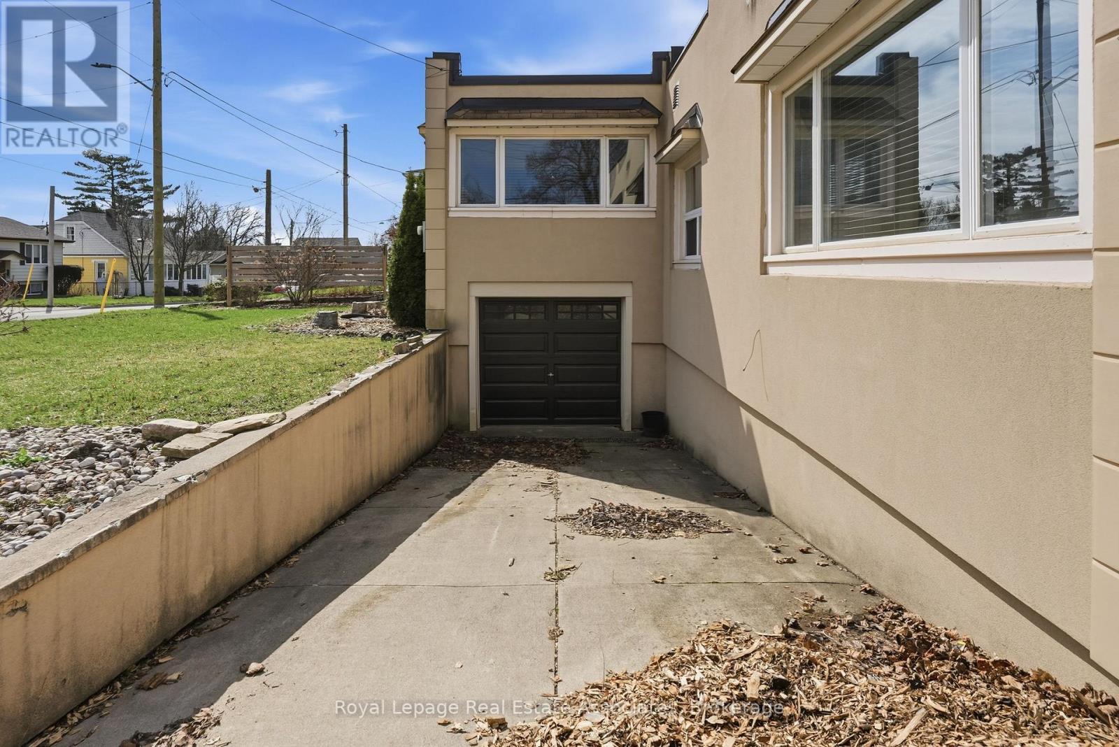 56 King Street, Halton Hills, ON - Outdoor