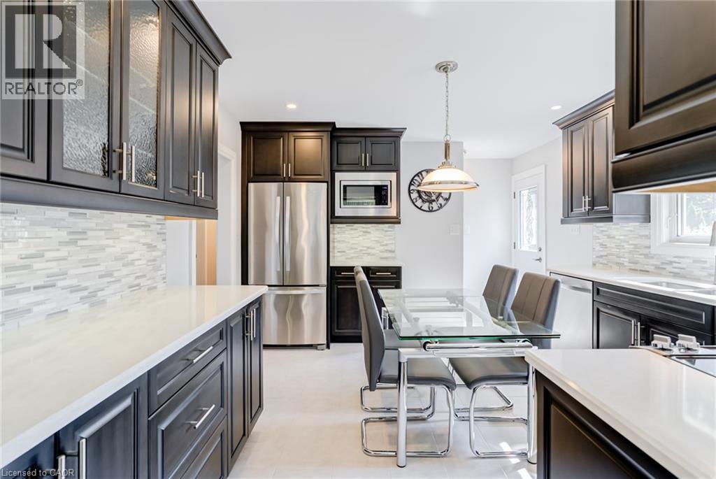 5 Albert Street E, Alliston, ON - Indoor Photo Showing Kitchen With Upgraded Kitchen