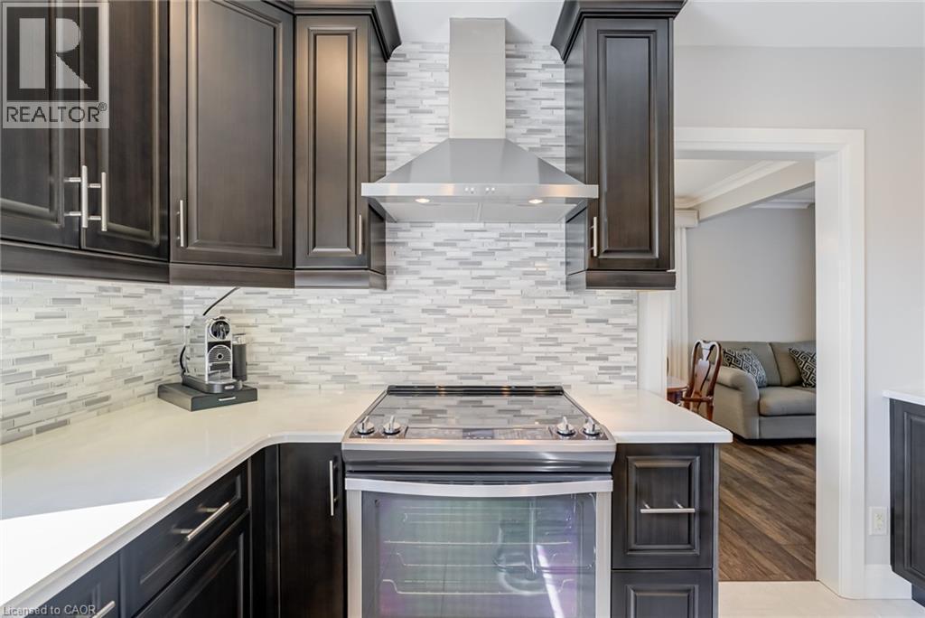 5 Albert Street E, Alliston, ON - Indoor Photo Showing Kitchen With Upgraded Kitchen