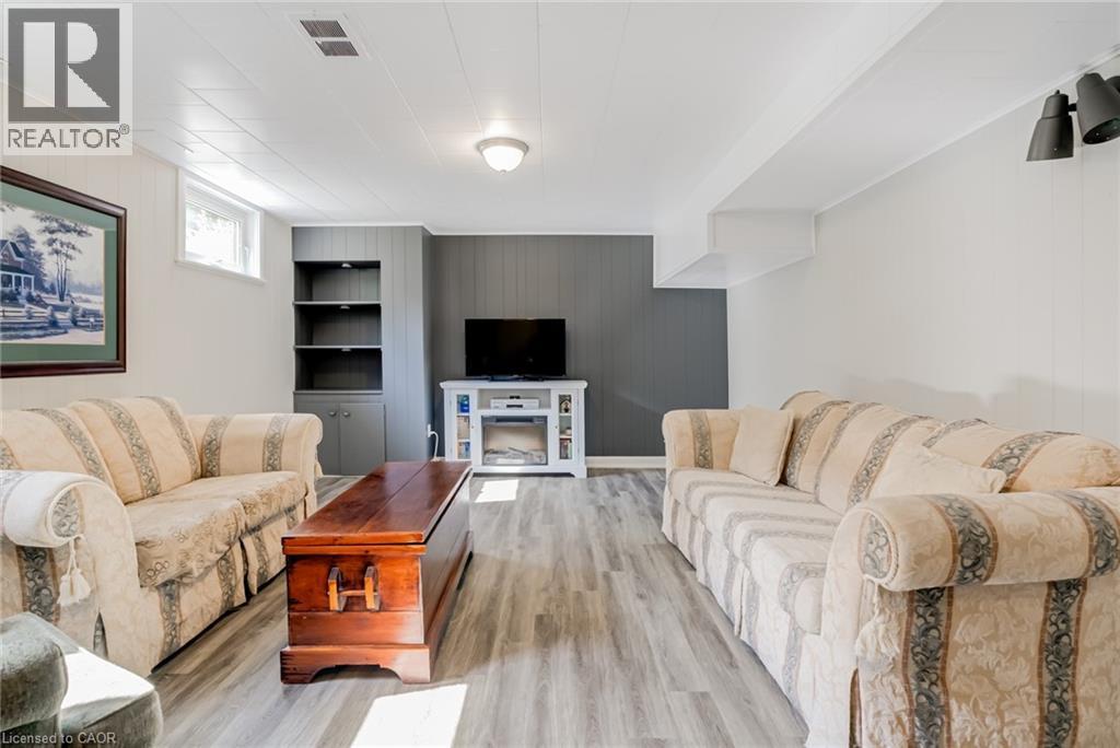 5 Albert Street E, Alliston, ON - Indoor Photo Showing Living Room