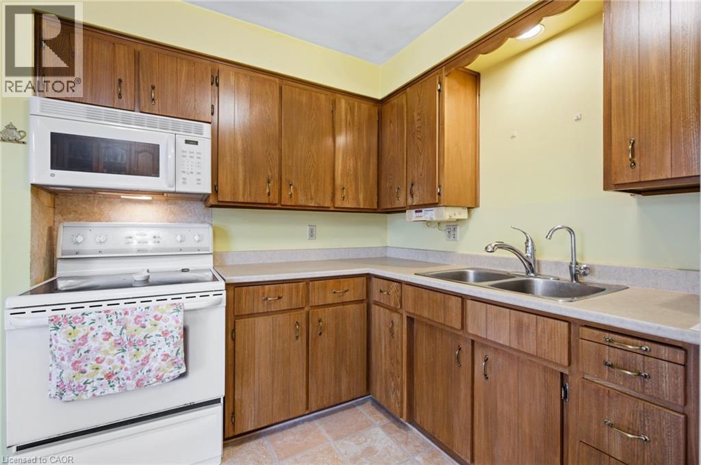 106 Shea Crescent, Kitchener, ON - Indoor Photo Showing Kitchen With Double Sink