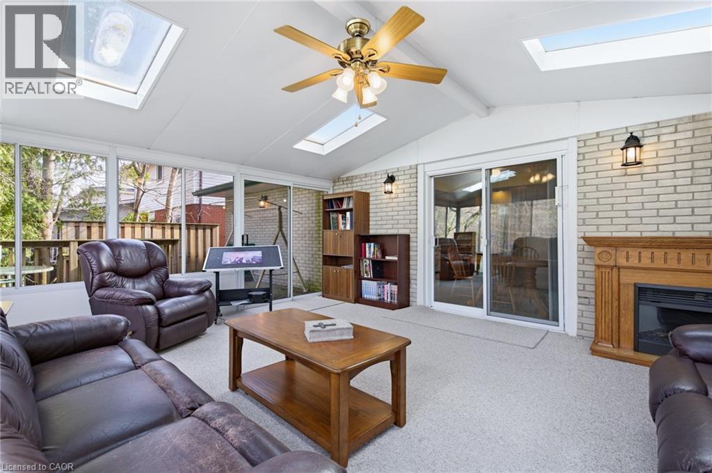 106 Shea Crescent, Kitchener, ON - Indoor Photo Showing Living Room