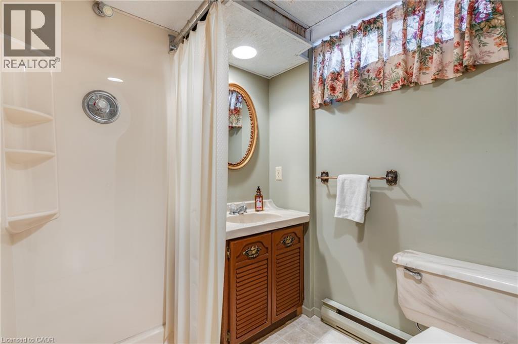 106 Shea Crescent, Kitchener, ON - Indoor Photo Showing Bathroom