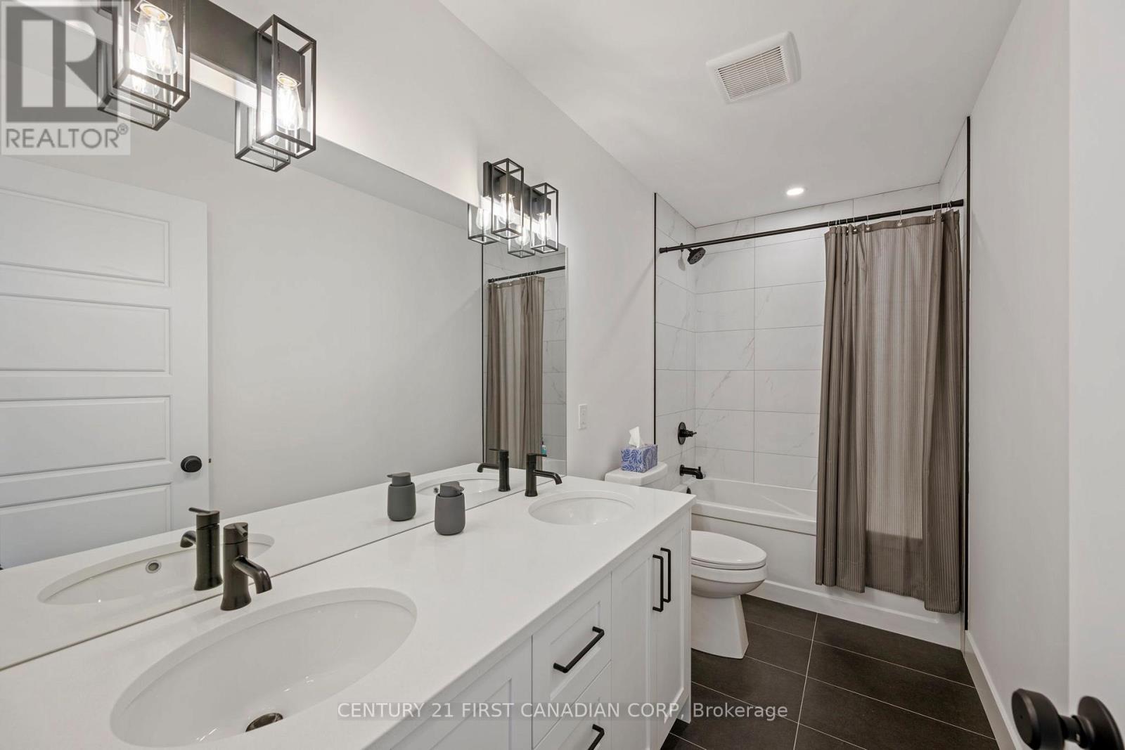 5 Hartland Circle, St. Thomas, ON - Indoor Photo Showing Bathroom