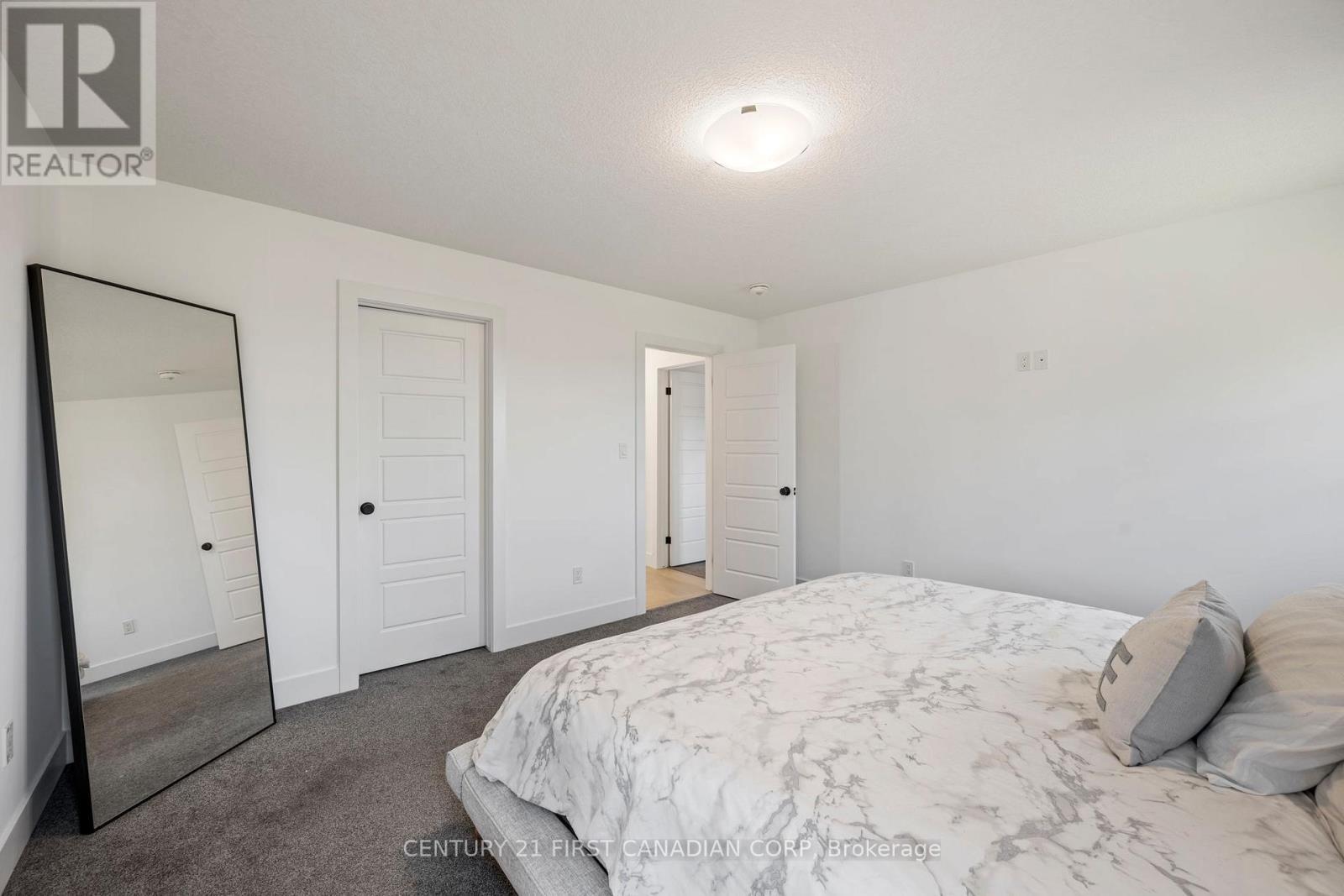 5 Hartland Circle, St. Thomas, ON - Indoor Photo Showing Bedroom