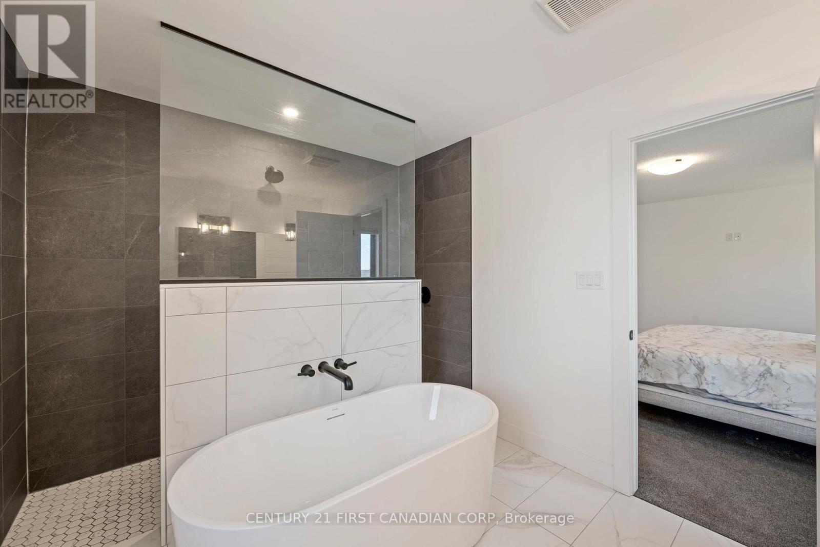 5 Hartland Circle, St. Thomas, ON - Indoor Photo Showing Bathroom