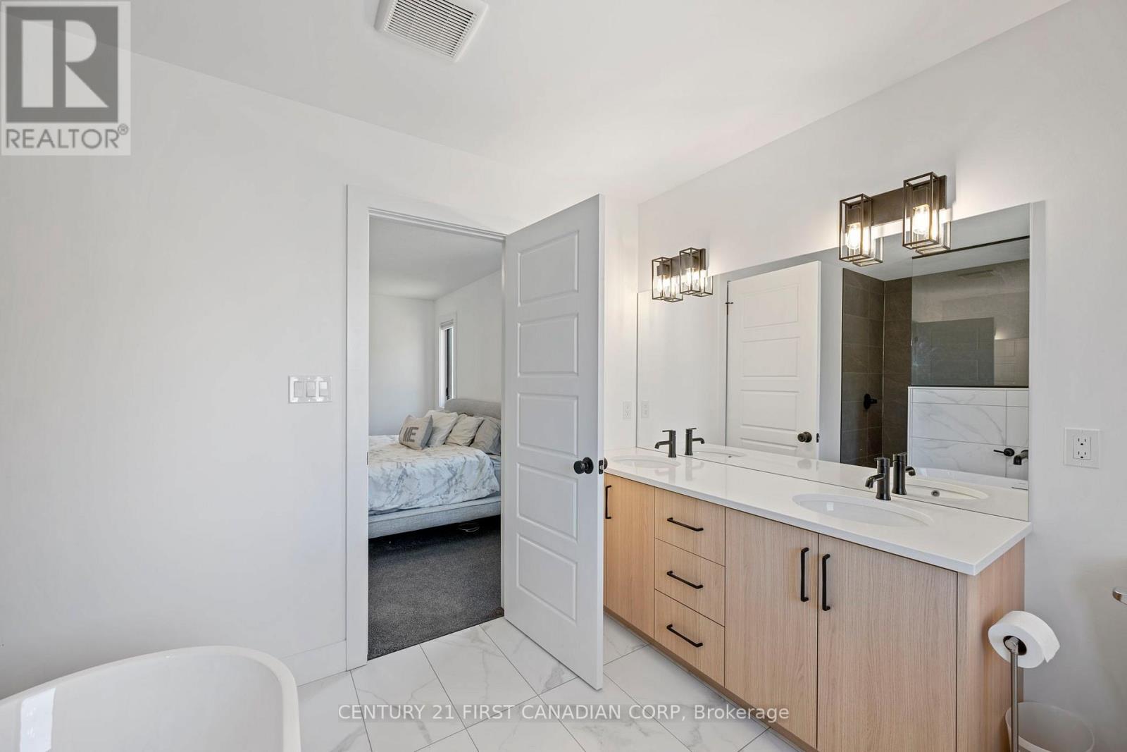 5 Hartland Circle, St. Thomas, ON - Indoor Photo Showing Bathroom