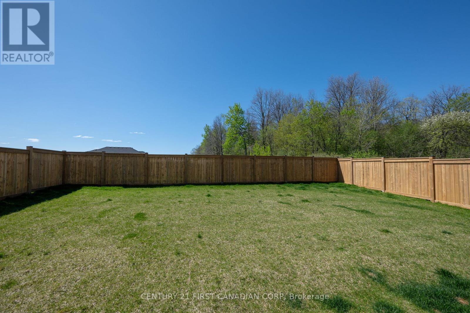 5 Hartland Circle, St. Thomas, ON - Outdoor With Backyard