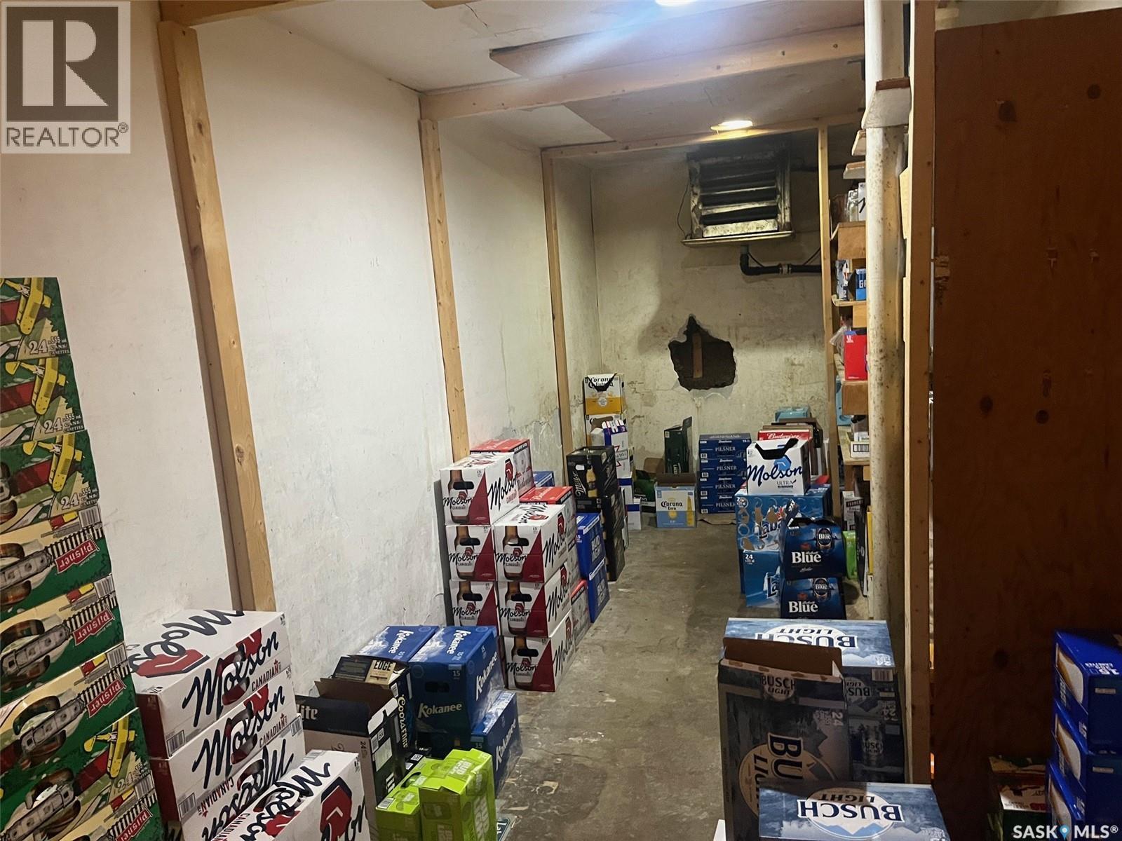 118 1St Avenue E, Leader, SK