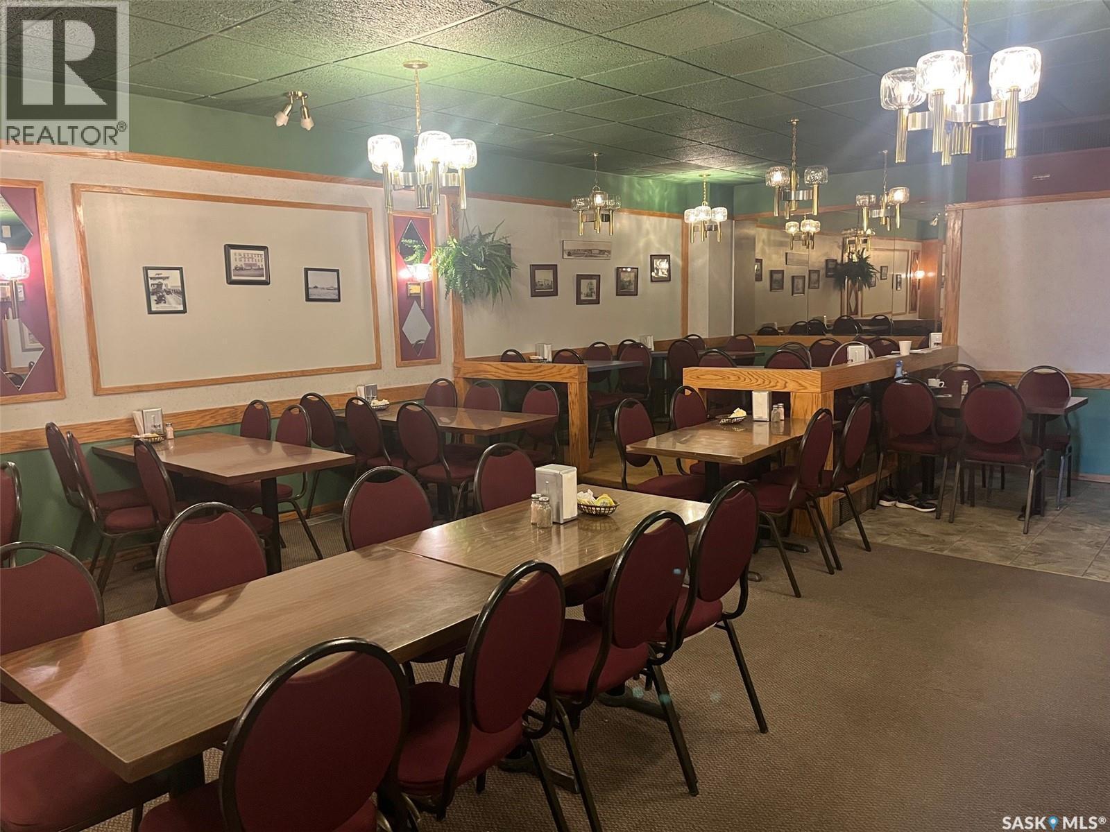 118 1St Avenue E, Leader, SK