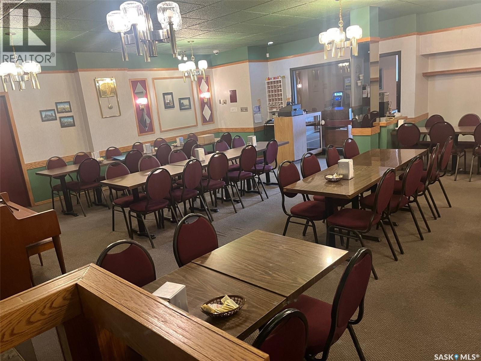 118 1St Avenue E, Leader, SK