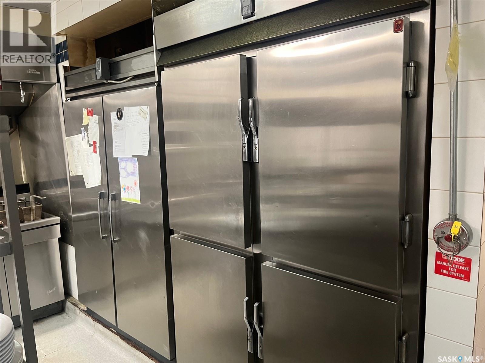 118 1St Avenue E, Leader, SK