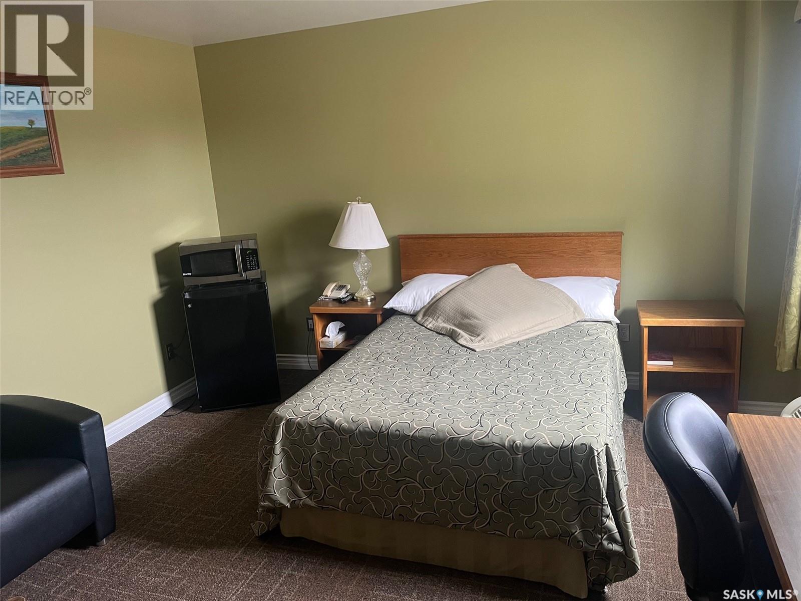 118 1St Avenue E, Leader, SK