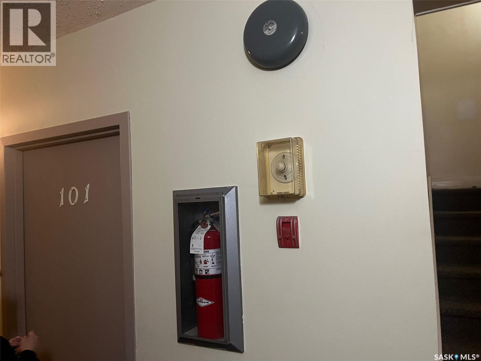 118 1St Avenue E, Leader, SK