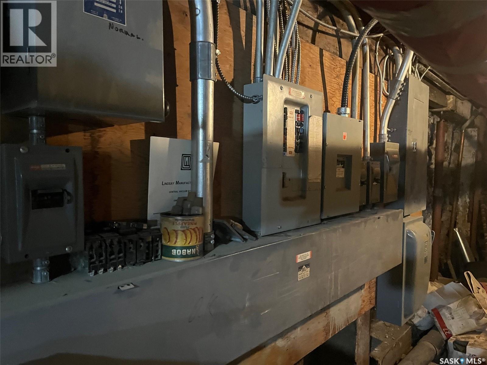 118 1St Avenue E, Leader, SK