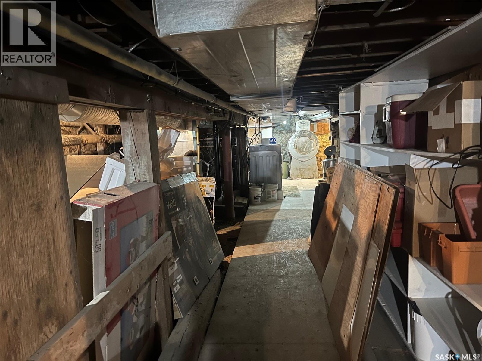 118 1St Avenue E, Leader, SK