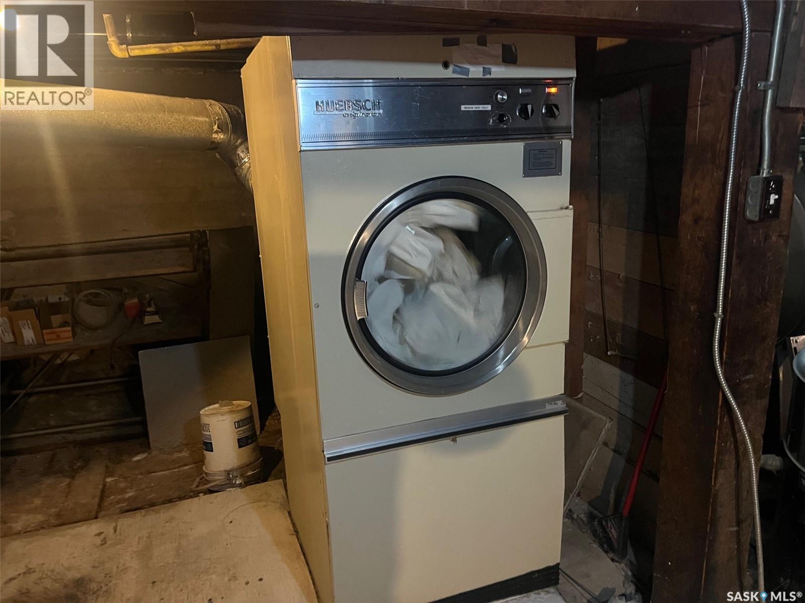 118 1St Avenue E, Leader, SK