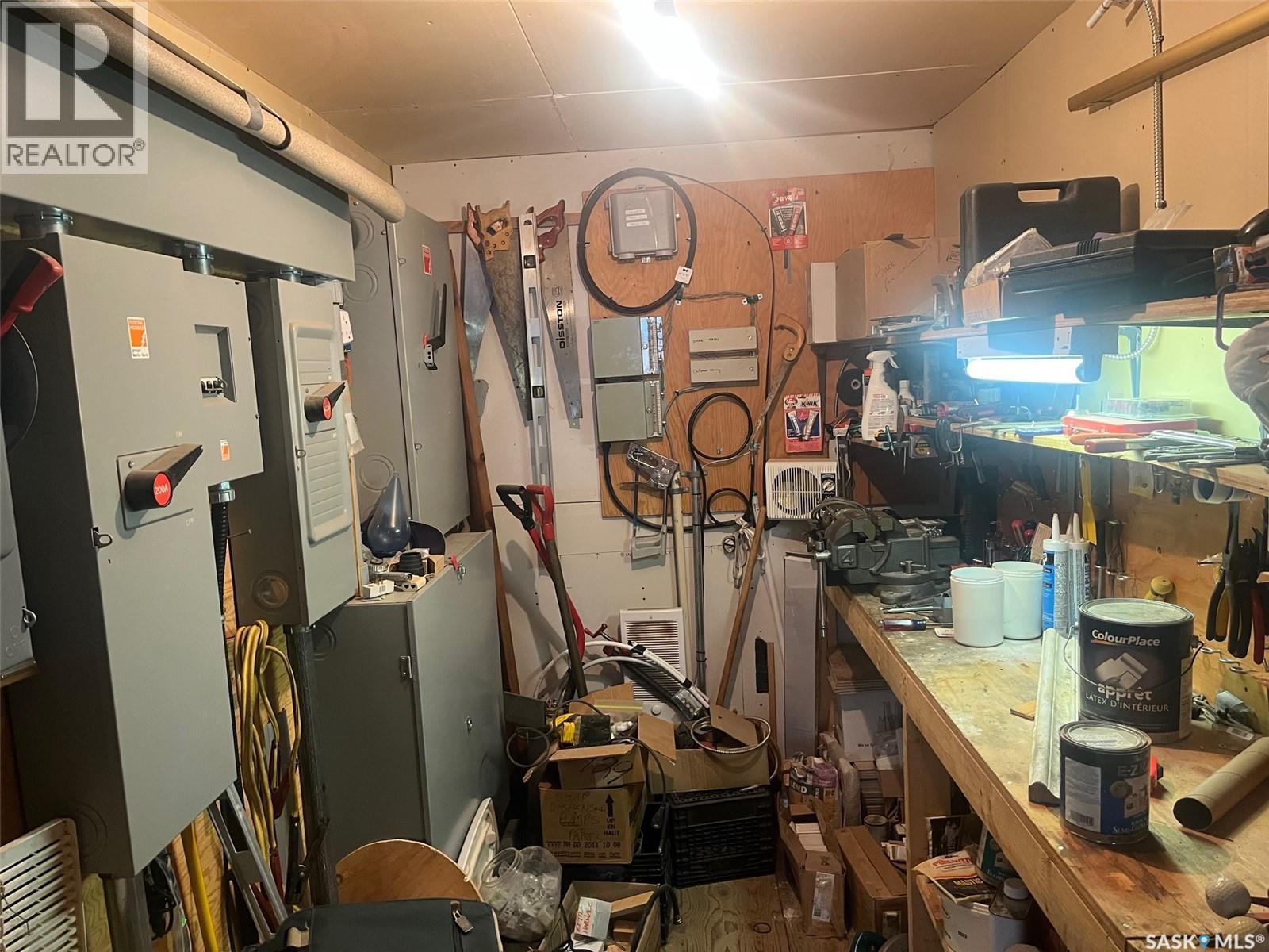 118 1St Avenue E, Leader, SK