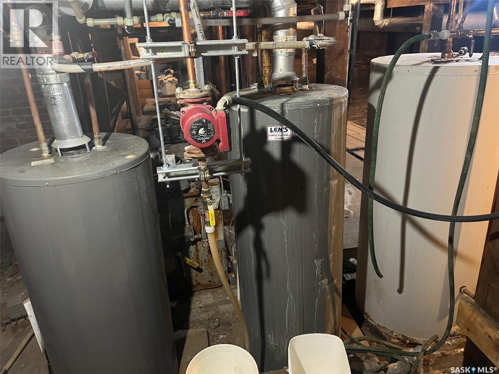 118 1St Avenue E, Leader, SK