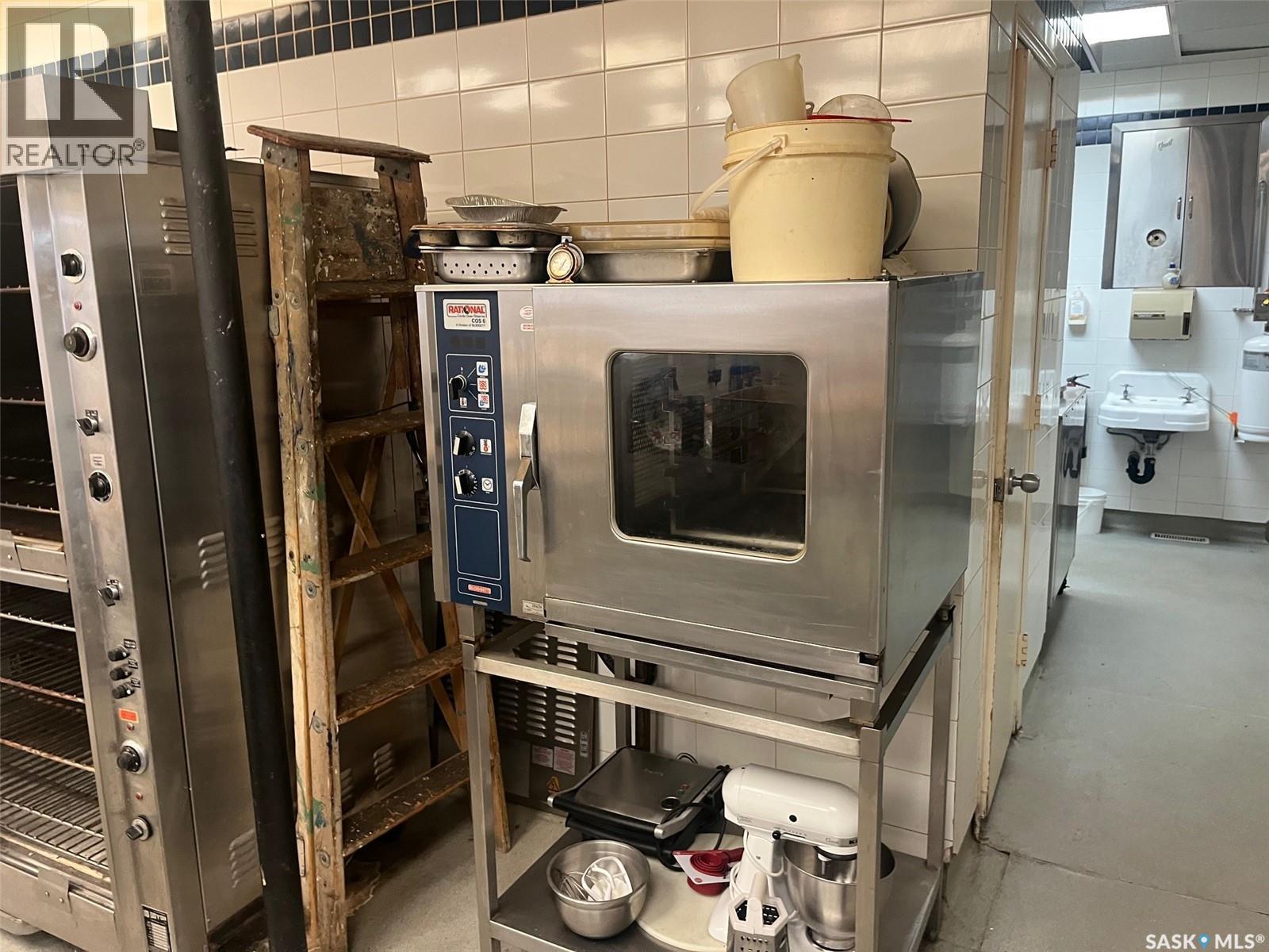 118 1St Avenue E, Leader, SK