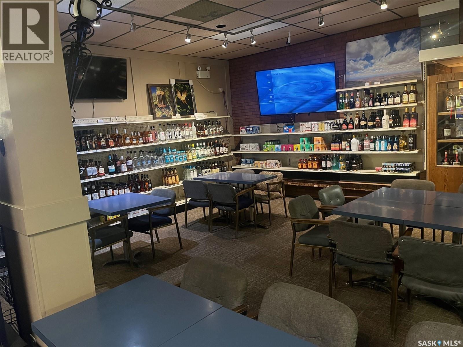 118 1St Avenue E, Leader, SK