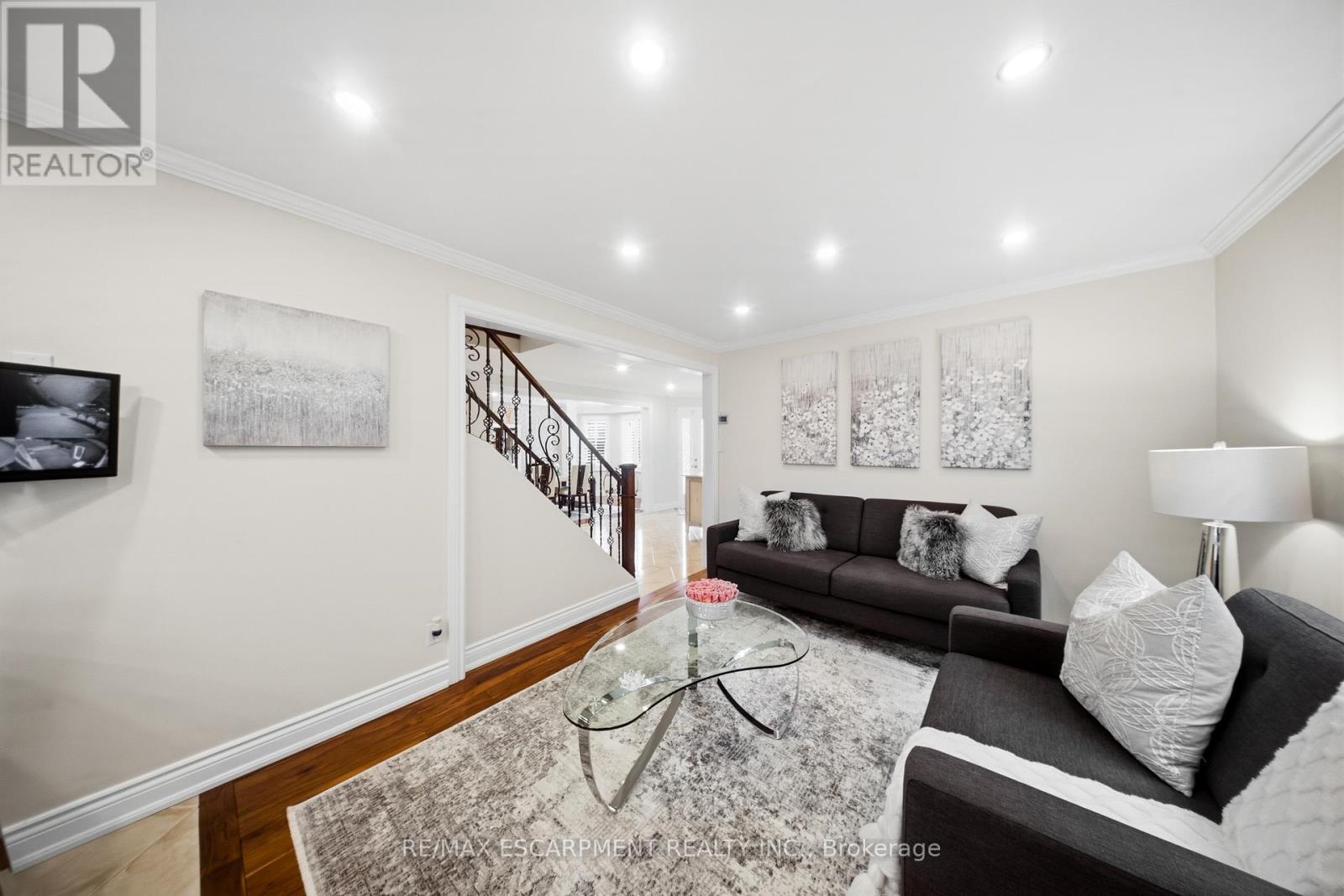 286 Winfield Terrace, Mississauga, ON - Indoor Photo Showing Living Room