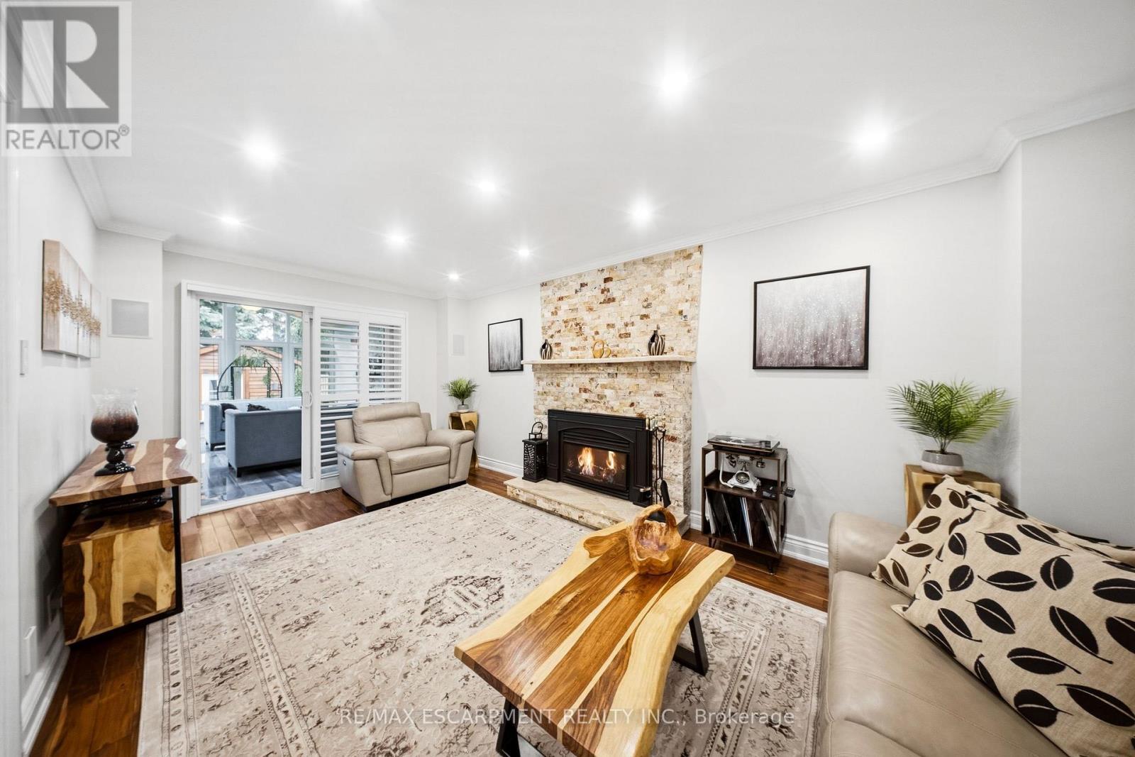 286 Winfield Terrace, Mississauga, ON - Indoor Photo Showing Other Room With Fireplace