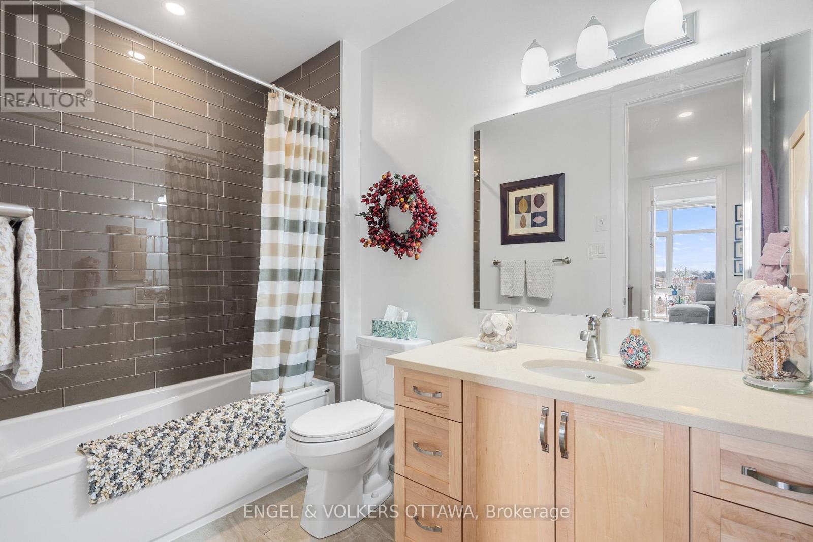 402 - 110 Cortile Private, Ottawa, ON - Indoor Photo Showing Bathroom