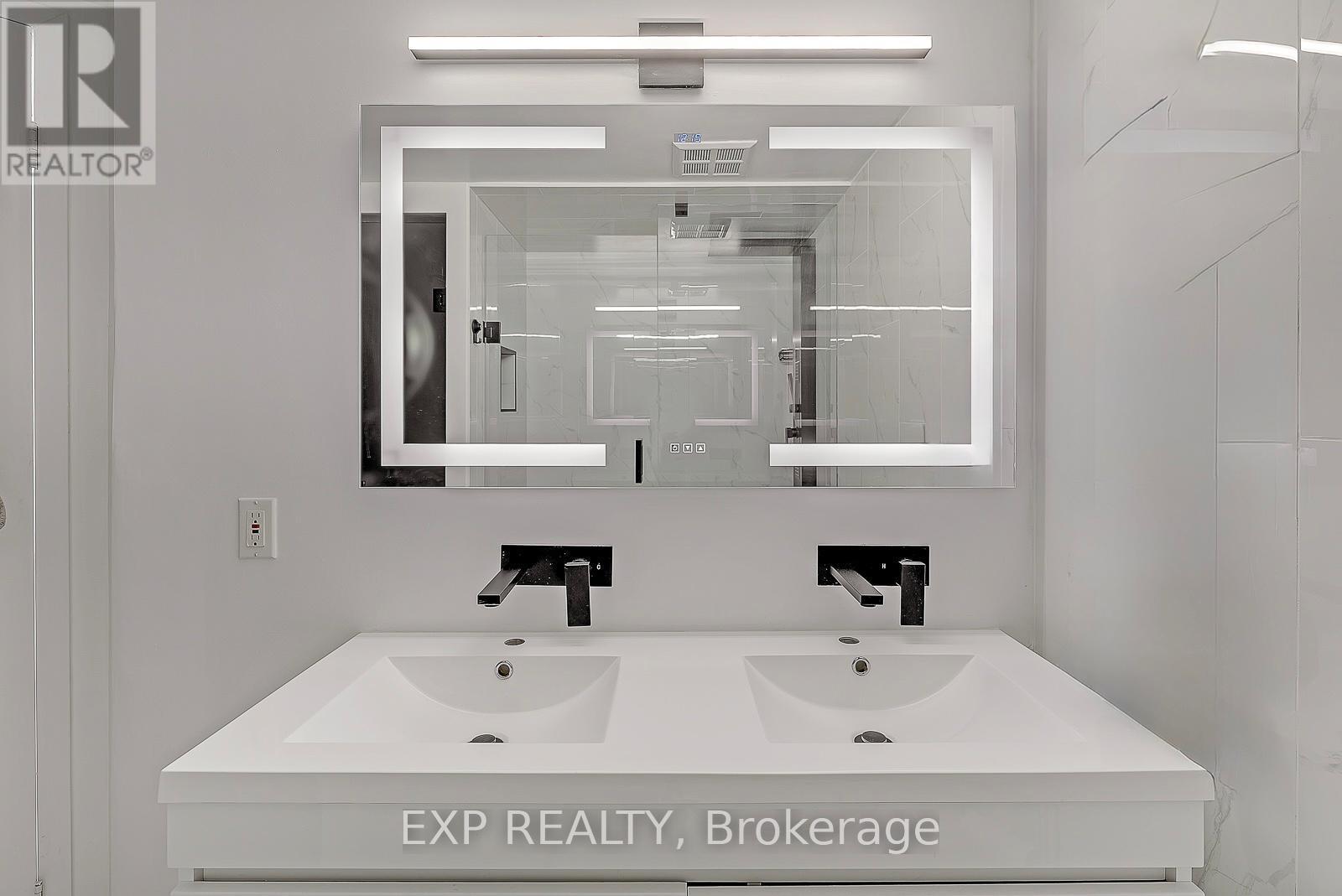 1111 - 50 East Liberty Street, Toronto, ON - Indoor Photo Showing Bathroom