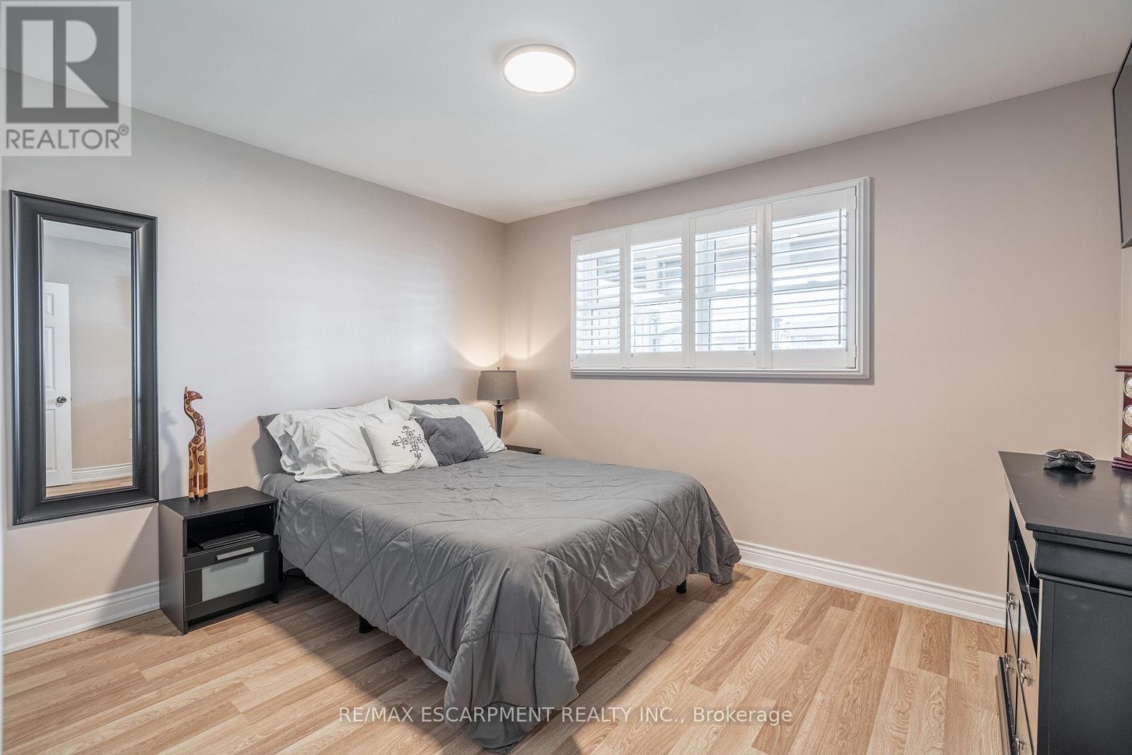 53 Third Road E, Hamilton, ON - Indoor Photo Showing Bedroom