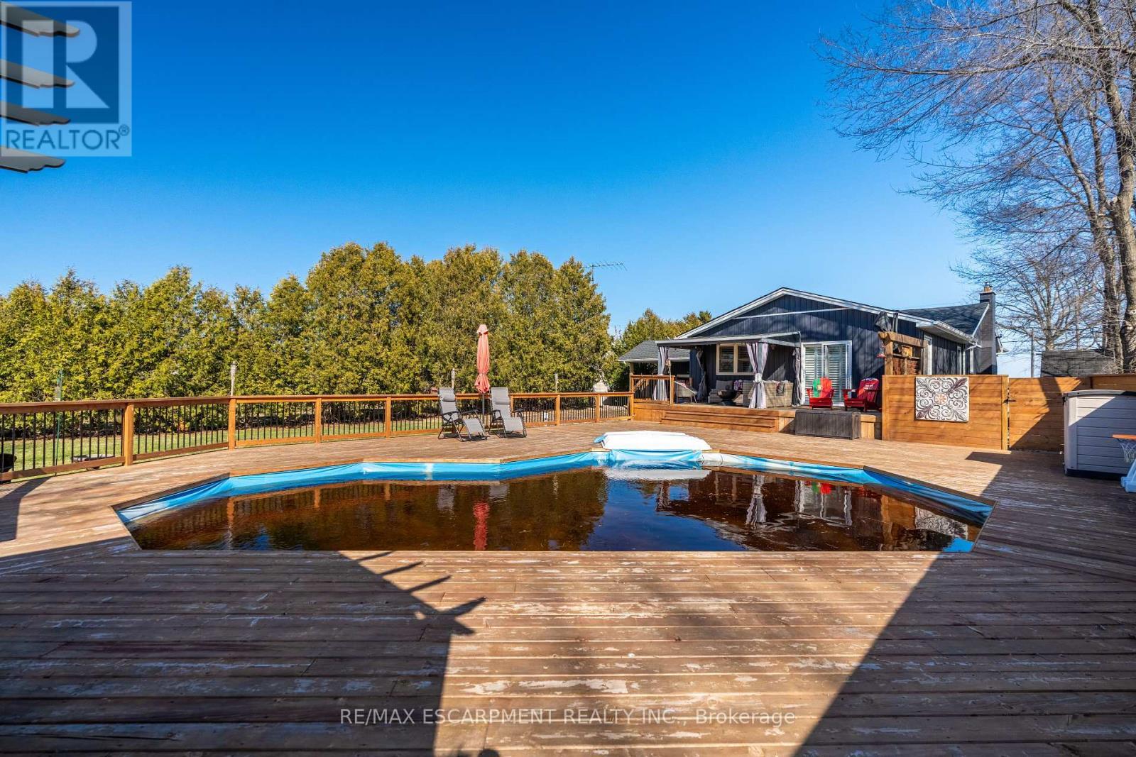 53 Third Road E, Hamilton, ON - Outdoor With In Ground Pool With Deck Patio Veranda